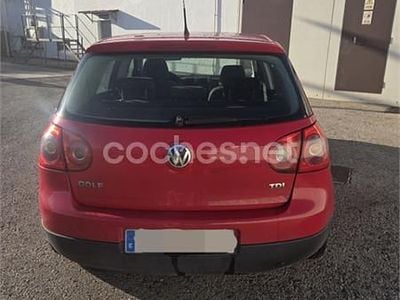 Usado VW Golf IV 90 CV (66 kW) 2006 Rojo Berlina