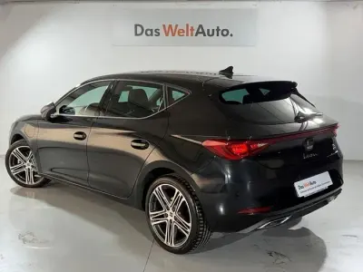 Usado Seat Leon FR 204 CV (150 kW) 2025 Negro Berlina