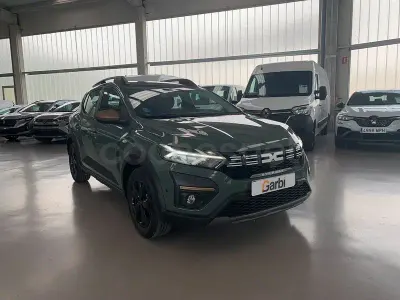 Usado Dacia Sandero Extreme 101 CV (74 kW) 2025 Verde Berlina