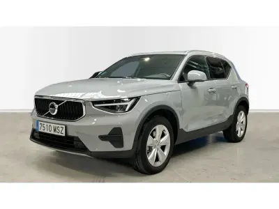 Begagnad Volvo XC40 Core 163 HK (119 kW) 2024 Grå SUV