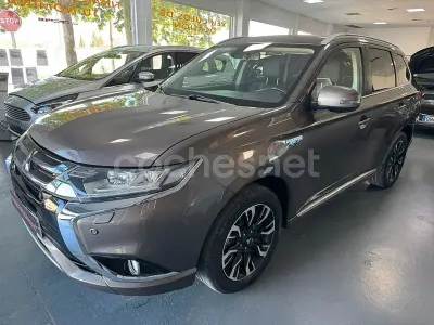 Usado Mitsubishi Outlander P-HEV 203 CV (149 kW) 2016 Gris / plata SUV