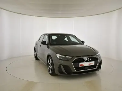 Usado Audi A1 Sportback 110 CV (80 kW) 2022 Gris/plata Utilitario