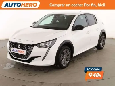 Usado Peugeot e-208 Allure 100 kW (136 CV) 2023 Blanco Utilitario