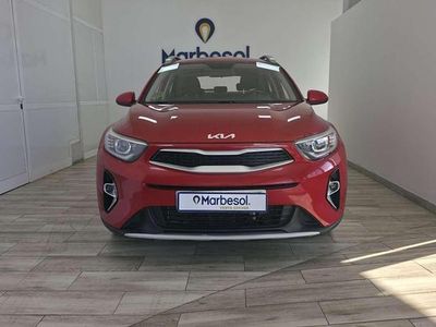 Usado Kia Stonic 101 CV (74 kW) 2022 Burdeos SUV
