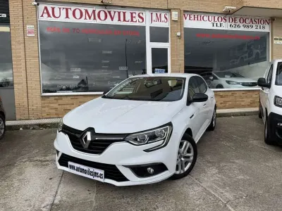 Begagnad Renault Mégane Business 116 HK (85 kW) 2020 Vit Halvkombi