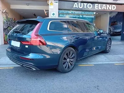 Usado Volvo V60 R-Design 341 CV (250 kW) 2022 Azul Familiar