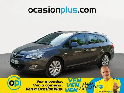 Usado Opel Astra Enjoy 140 CV (102 kW) 2012 Gris Familiar