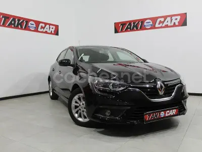 Usado Renault Mégane Business 90 CV (66 kW) 2017 Negro Berlina