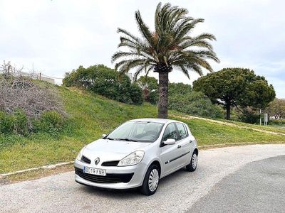 Usado Renault Clio II Authentique 75 CV (55 kW) 2007 Gris / plata Berlina