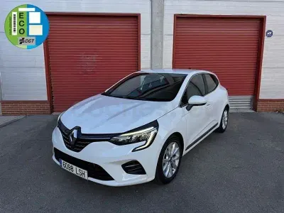 Usado Renault Clio V Zen 140 CV (102 kW) 2021 Blanco Berlina