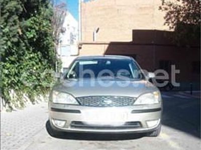 Usado Ford Mondeo Futura 130 CV (95 kW) 2005 Beige Berlina