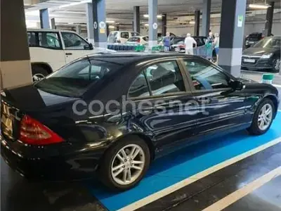 Usado Mercedes C200 Classic 163 CV (119 kW) 2001 Negro Berlina