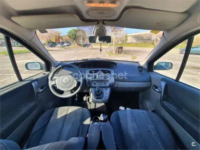 Usado Renault Scenic E-Tech Expression 105 CV (77 kW) 2005 Negro Monovolumen