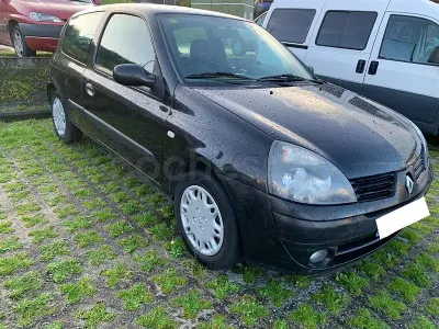 Usado Renault Clio II 75 CV (55 kW) 2006 Azul Berlina
