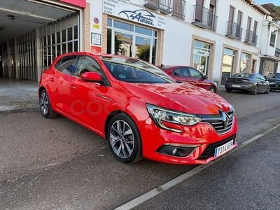 Usado Renault Mégane IV Zen 110 CV (80 kW) 2017 Rojo Berlina