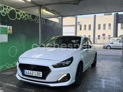 Usado Hyundai i30 136 CV (100 kW) 2019 Blanco Berlina