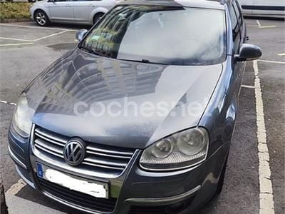 Usado VW Golf V Trendline 105 CV (77 kW) 2009 Gris / plata Familiar