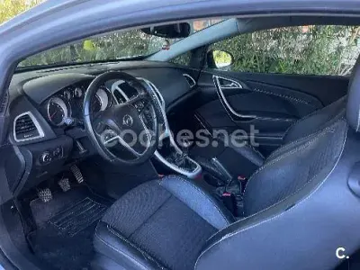 Usado Opel Astra GTC Sportive 165 CV (121 kW) 2011 Gris / plata Berlina