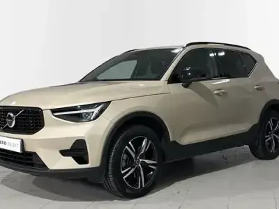 Usado Volvo XC40 Plus 163 CV (119 kW) 2025 Beige SUV