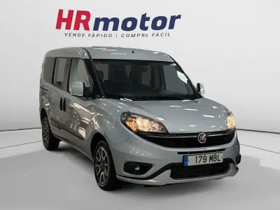 Usado Fiat Doblò Trekking 121 CV (88 kW) 2022 Gris Monovolumen