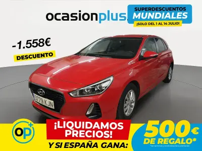 Usado Hyundai i30 110 CV (80 kW) 2018 Rojo Berlina