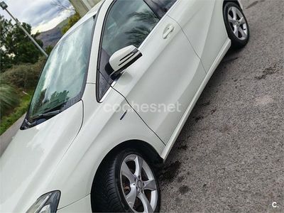 Usado Mercedes B180 109 CV (80 kW) 2012 Blanco Monovolumen
