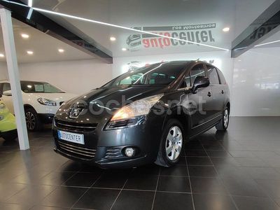 Usado Peugeot 5008 Allure 112 CV (82 kW) 2012 Gris / plata Monovolumen