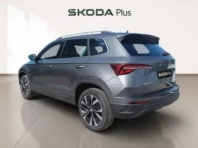 Usado Skoda Karoq Selection 150 CV (110 kW) 2025 Gris SUV