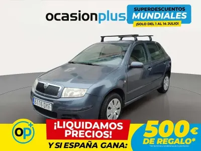 Usado Skoda Fabia 64 CV (47 kW) 2006 Gris Utilitario