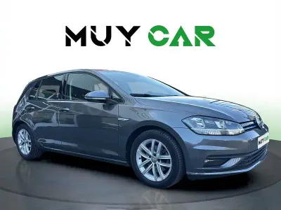 Usado VW Golf VIII Edition 130 CV (95 kW) 2020 Gris / plata Berlina