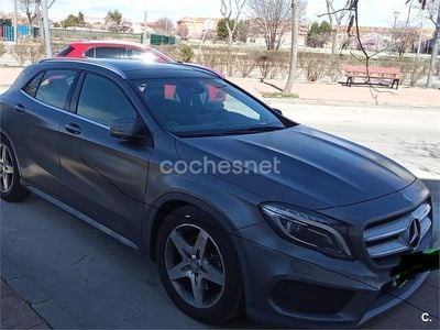 Mercedes GLA220