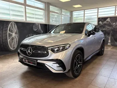 Usado Mercedes GLC300de 333 CV (244 kW) 2025 Gris / plata Coupe