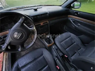 Usado Audi A4 110 CV (80 kW) 1999 Gris / plata Berlina