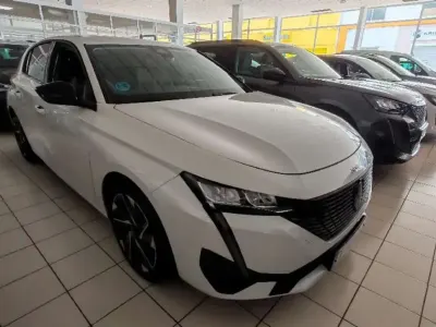 Usado Peugeot 308 Allure 131 HP (96 kW) 2022 Citadino