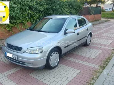 Usado Opel Astra Edition 100 CV (73 kW) 2003 Gris / plata Berlina