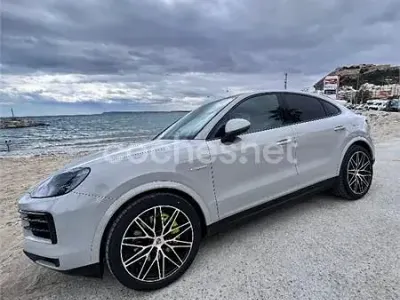 Usado Porsche Cayenne E-Hybrid Coupe 462 CV (339 kW) 2024 Gris / plata SUV