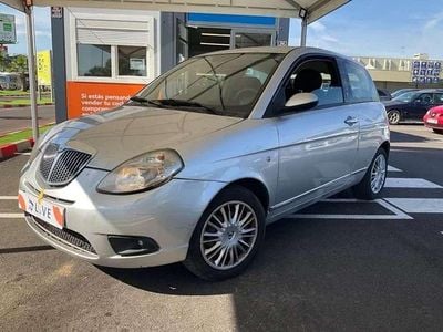Usado Lancia Ypsilon 90 CV (66 kW) 2008 Gris Utilitario
