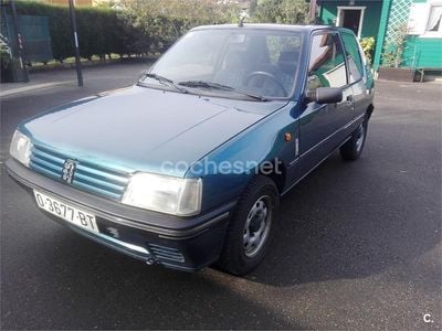 Azul Usado 1996 Peugeot 205 Berlina | 2200 €