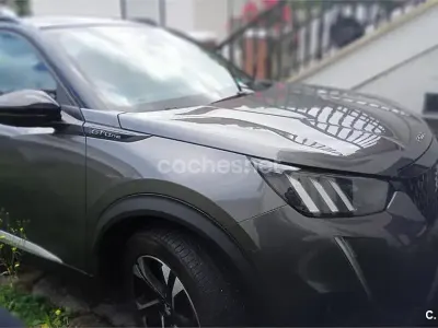 Usado Peugeot 2008 GT-line 130 CV (95 kW) 2020 Gris / plata SUV