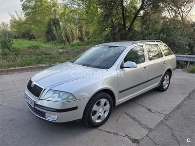 Usado Skoda Octavia 105 CV (77 kW) 2005 Gris / plata Familiar
