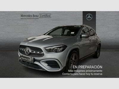 Usado Mercedes GLA200 AMG line 150 CV (110 kW) 2025 Gris / plateado SUV