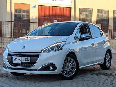 Usado Peugeot 208 Signature Sky 100 CV (73 kW) 2019 Blanco Utilitario