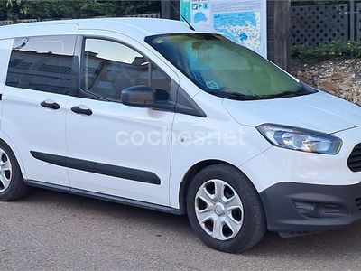 Usado Ford Tourneo Courier Trend 75 CV (55 kW) 2014 Blanco Monovolumen