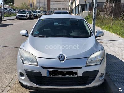 Usado Renault Mégane Authentique 100 CV (73 kW) 2011 Gris / plata Berlina