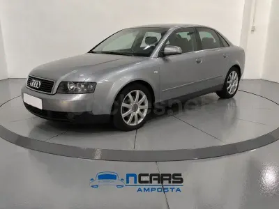 Usado Audi A4 130 CV (95 kW) 2004 Gris / plata Berlina
