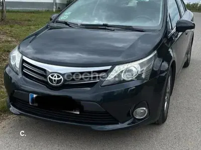 Usado Toyota Avensis Advance 124 CV (91 kW) 2012 Negro Berlina