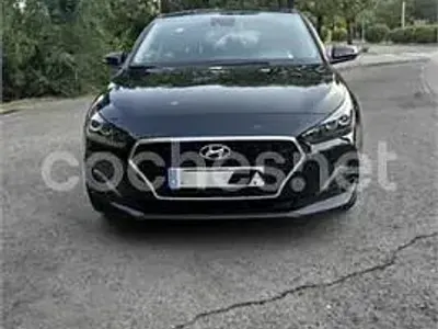 Usado Hyundai i30 120 CV (88 kW) 2018 Negro Berlina