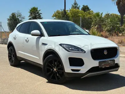 Usado Jaguar E-Pace R-Dynamic 200 CV (147 kW) 2018 Blanco SUV