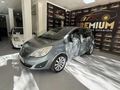 Usado Opel Meriva Cosmo 140 CV (102 kW) 2010 Gris / plata Monovolumen