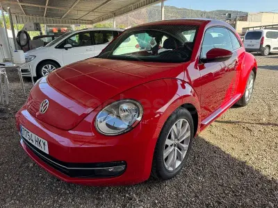 Usado VW Beetle Design 105 CV (77 kW) 2012 Rojo Utilitario
